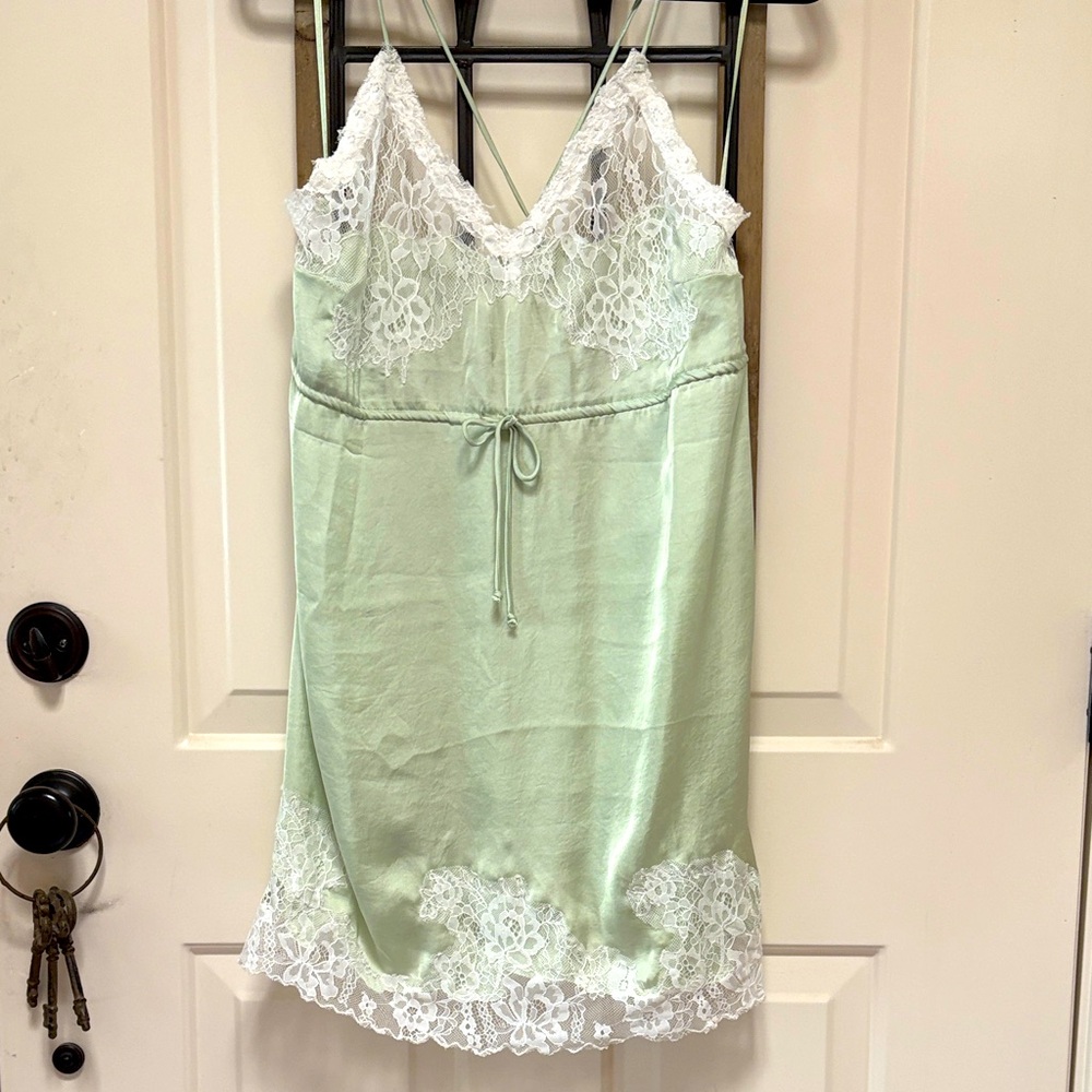 Elegant Lace Trim Green Chemise